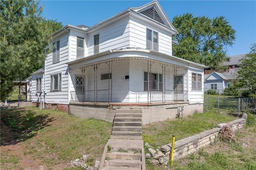 922 S 15th St, Saint Joseph, MO, 64503-2421 | Card Image
