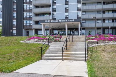 1008 - 2055 Upper Middle Rd, Condo with 3 bedrooms, 2 bathrooms and 1 parking in Burlington ON | Image 3