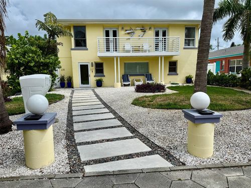 237 20th Ave Se, ST PETERSBURG, FL, 33705-2815 | Card Image