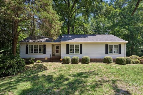 7483 Gloucester Village Dr, Gloucester, VA, 23061-4129 | Card Image