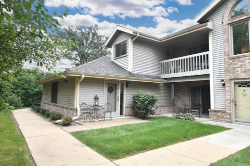 2112 Woodburn Rd, Waukesha, WI, 53188-7501 | Card Image