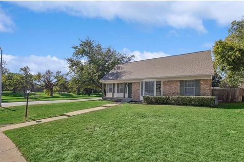 13505 Pyramid Dr, Farmers Branch, TX, 75234-4833 | Card Image