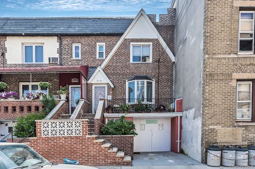 24 32nd St, Astoria, NY, 11102-1138 | Card Image