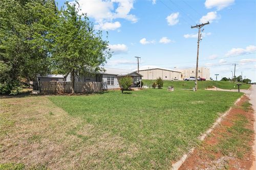 404 S Broadway Ave, Binger, OK, 73009-5082 | Card Image