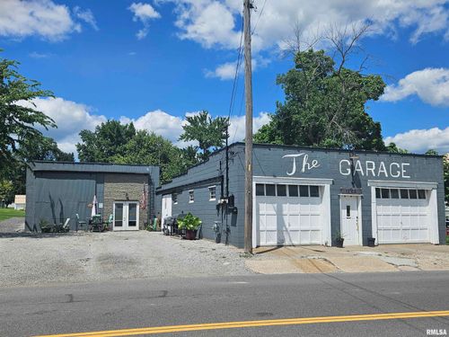 1205 E Main St, Benton, IL, 62812-3105 | Card Image