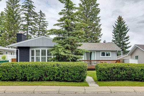 63 Hogarth Crescent Sw, Calgary, AB, T2V3A8 | Card Image