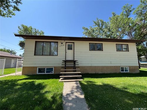 202 Walsh St, Maple Creek, SK, S0N1N0 | Card Image
