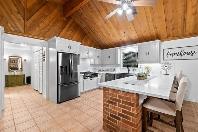 Refrigerator is included with the sale! | Image 9