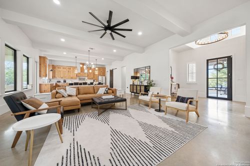 211 Spacious Sky, San Antonio, TX, 78260-6423 | Card Image