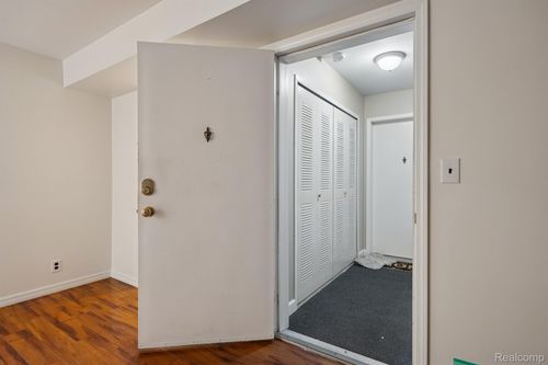 1891 Meadow Dale Ct, Rochester Hills, MI, 48309-3333 | Card Image