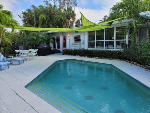 8010 Marina Dr, HOLMES BEACH, FL, 34217-1028 | Card Image