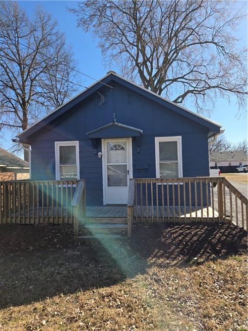 206 E College St, Clinton, MO, 64735-1576 | Card Image