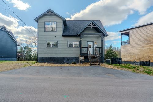 2053 Eagle Feather Dr, Sevierville, TN, 37876-0687 | Card Image