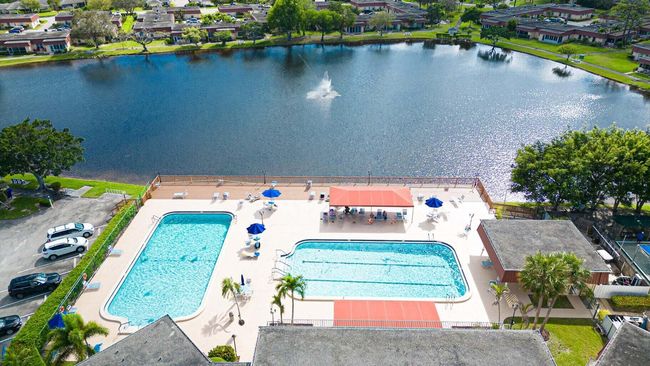 733 Nantucket Cir, Condo with 2 bedrooms, 2 bathrooms and null parking in Lake Worth FL | Image 29