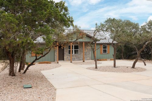 526 Eastview Dr, Canyon Lake, TX, 78133-6554 | Card Image