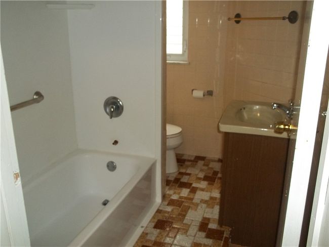 223 Ella St, House other with 3 bedrooms, 2 bathrooms and 4 parking in Bloomfield PA | Image 17
