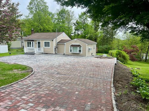 16 Albion Rd, New Fairfield, CT, 06812-4335 | Card Image