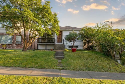 2580 E 19th Avenue, Vancouver, BC, V5M2S3 | Card Image