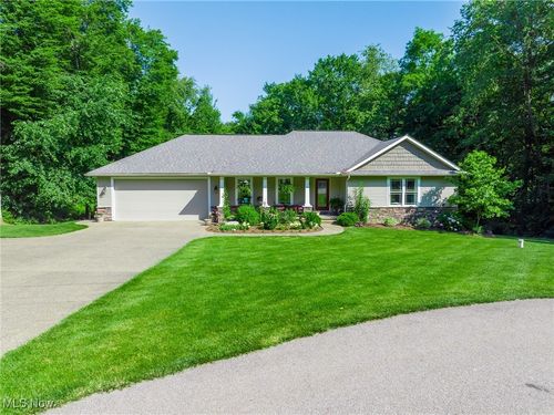 10235 Deer Run Dr, Fredericksburg, OH, 44627-9303 | Card Image
