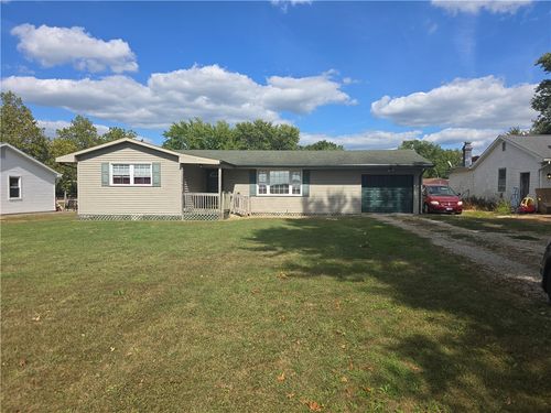 708 N Vine St, Windsor, IL, 61957-1021 | Card Image