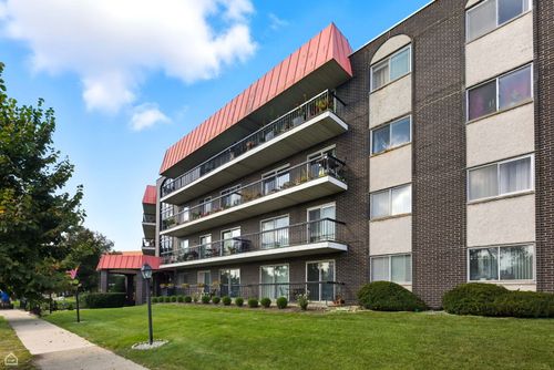 apt-303-4840 Foster St, Skokie, IL, 60077-1360 | Card Image