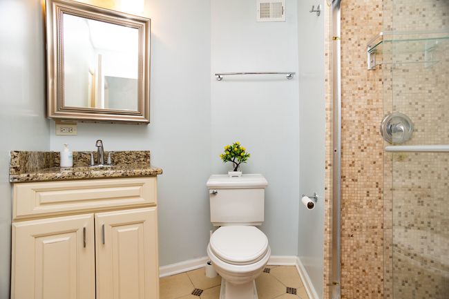 APT-9C - 3925 Triumvera Dr, Home with 2 bedrooms, 2 bathrooms and null parking in Glenview IL | Image 12
