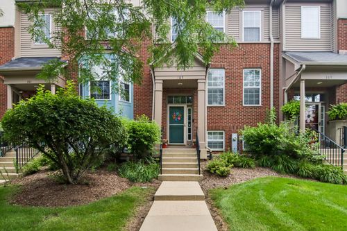 105 Station Park Cir, Grayslake, IL, 60030-2467 | Card Image