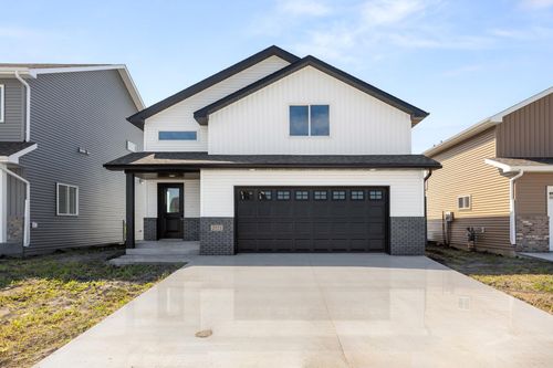 2533 38th Ave S, Moorhead, MN, 56560 | Card Image