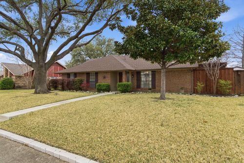 1936 Oakbluff Dr, Carrollton, TX, 75007-1510 | Card Image