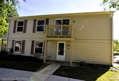 2727 Fox Hollow Court, Condo with 2 bedrooms, 1 bathrooms and null parking in Orion Twp MI | Image 1