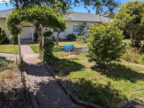 172 W Chanslor Ave, Richmond, CA, 94801-3433 | Card Image