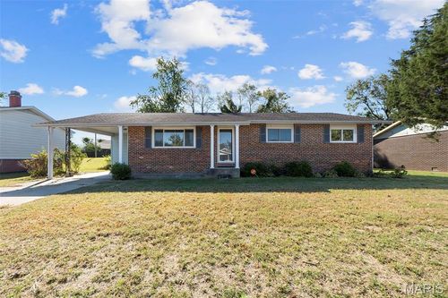 917 Cambridge Dr, Sikeston, MO, 63801-5704 | Card Image