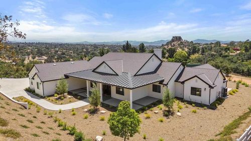 575 Twin Country Ln, Fallbrook, CA, 92028-9868 | Card Image