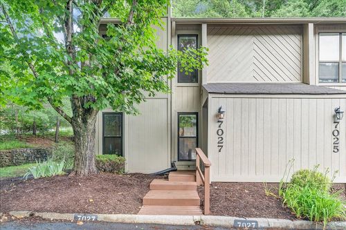 7027 Oak Ct, Roanoke, VA, 24018-9056 | Card Image