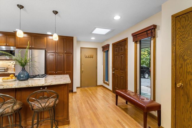 Foyer with access to the garage | Image 8