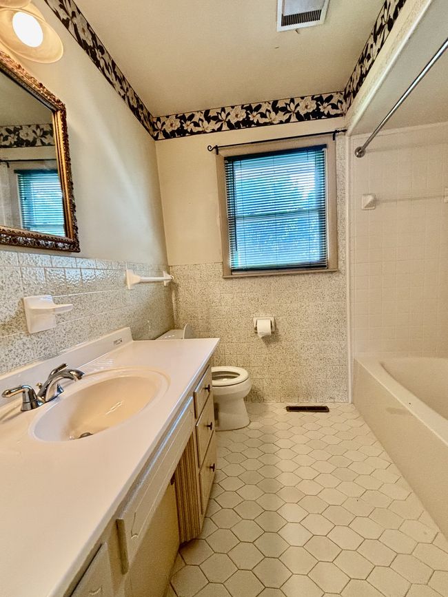 Hall Bath | Image 15