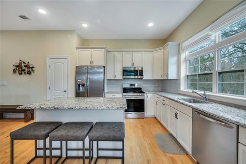 125 Halley Dr, Blue Point, NY, 11772-6516 | Card Image