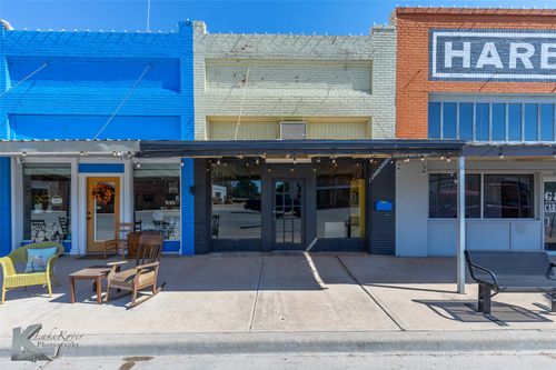 331 S Central Ave, Hamlin, TX, 79520-4831 | Card Image