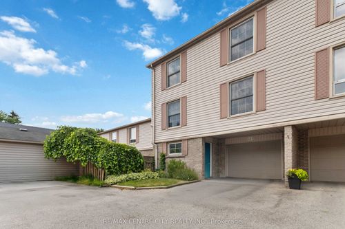 423 Everglade Cres, London, ON, N6H4M8 | Card Image