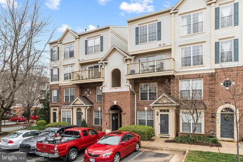 301-7009 Metropolitan Pl, Falls Church, VA, 22043-2398 | Card Image
