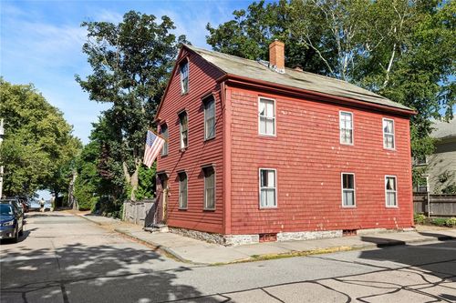 23 Willow St, Newport, RI, 02840-1925 | Card Image