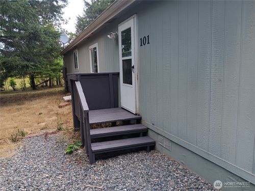101 Meadow Rd, Rainier, WA, 98576-1291 | Card Image