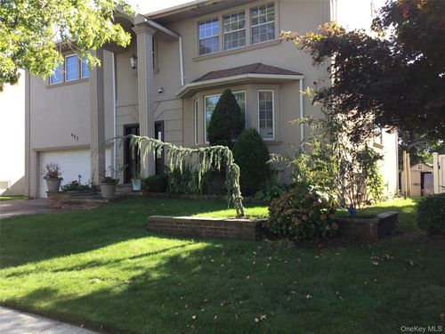 683 Van Dam Street, Hempstead, NY, 11581-3521 | Card Image