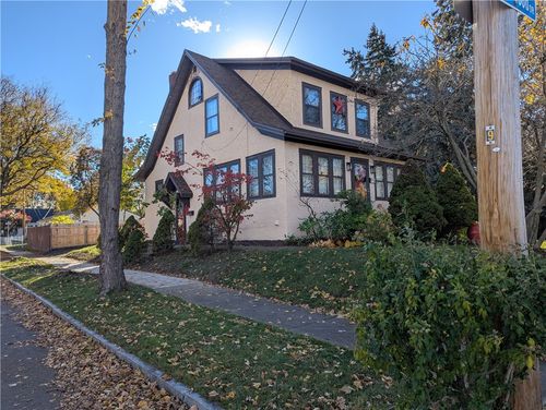 95 Fieldwood Dr, Rochester, NY, 14609-2230 | Card Image