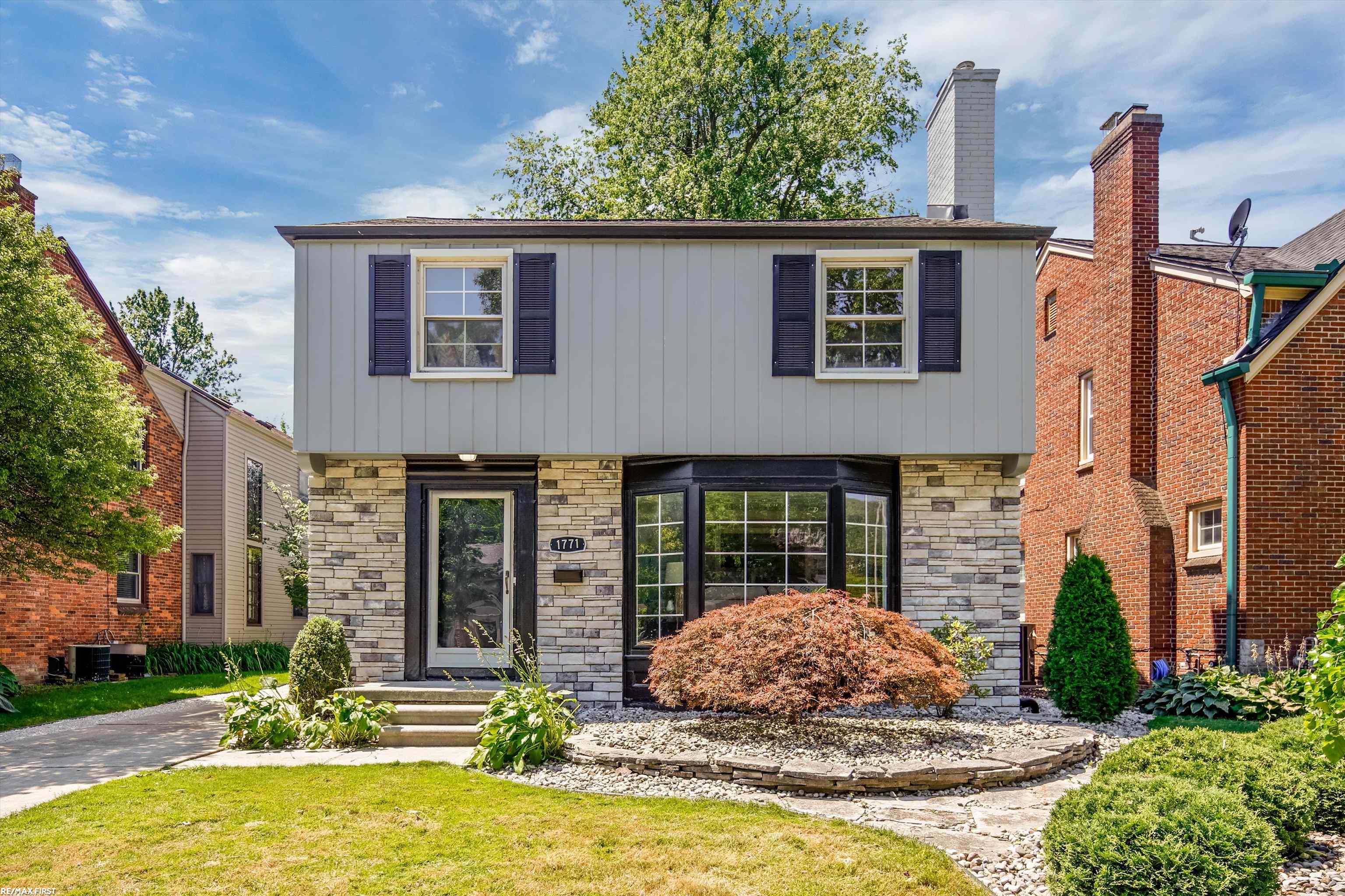 Severn Rd, Grosse Pointe Woods, MI 48236