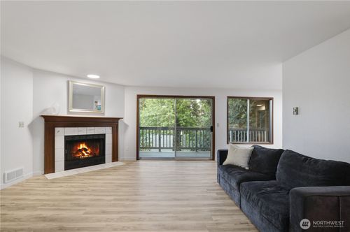 49-3438 161st Pl Se, Bellevue, WA, 98008-4540 | Card Image