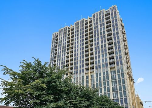 1711-700 N Larrabee St, Chicago, IL, 60654-7020 | Card Image