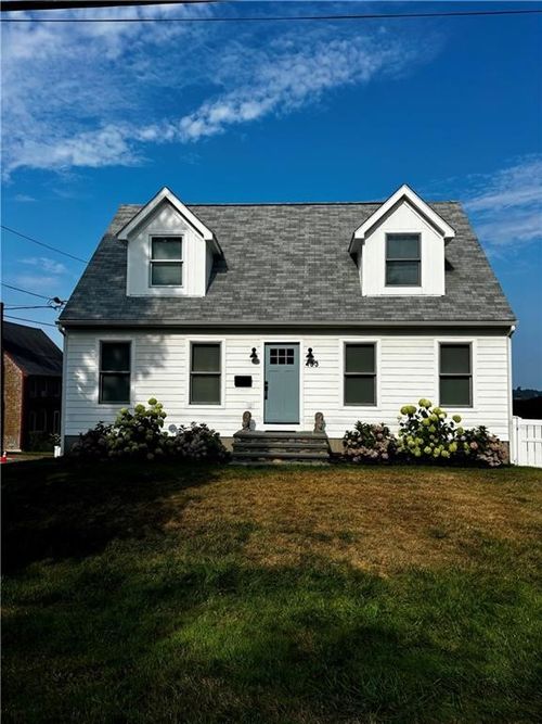 433 Wolcott Ave, Middletown, RI, 02842-5947 | Card Image