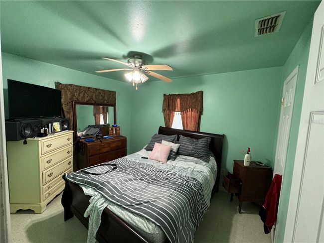 619 Se 13 Th Ter, House other with 3 bedrooms, 1 bathrooms and null parking in GAINESVILLE FL | Image 8