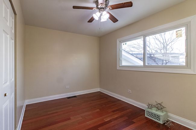 427 Brittany Ln, House other with 3 bedrooms, 2 bathrooms and 2 parking in Lindenhurst IL | Image 13